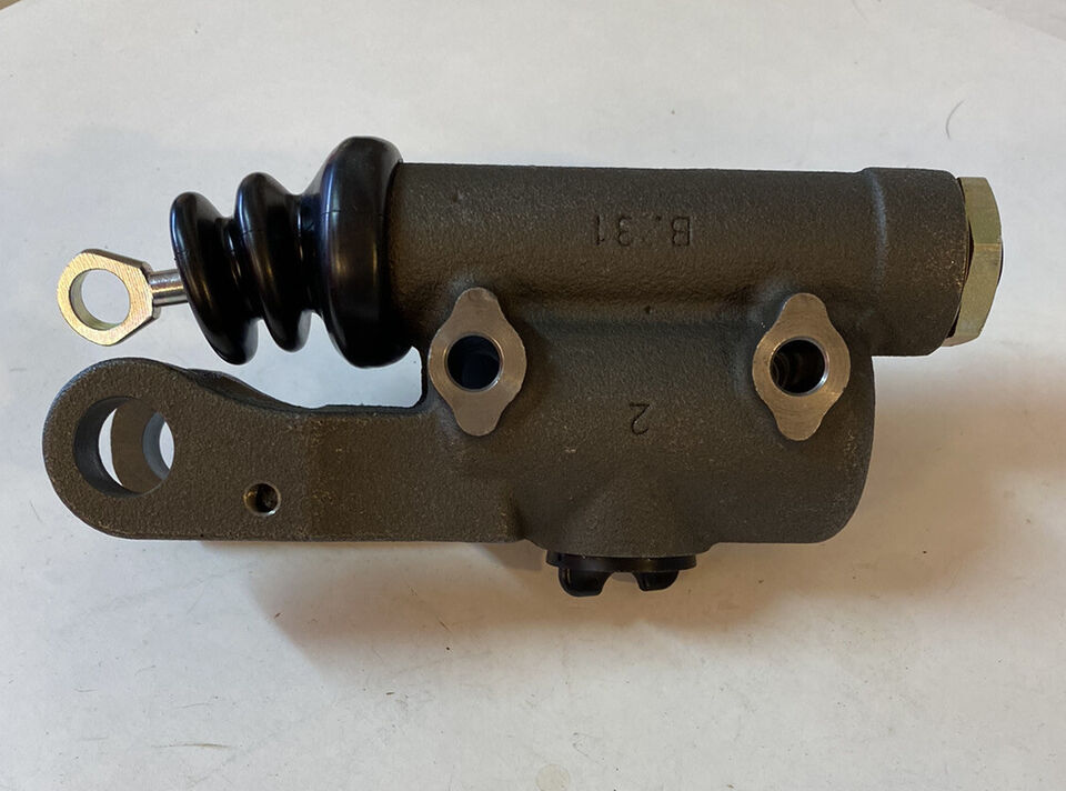 1955 - 1959 CHEVROLET GMC TRUCK MASTER CYLINDER 21680 1/2- 1 TON
