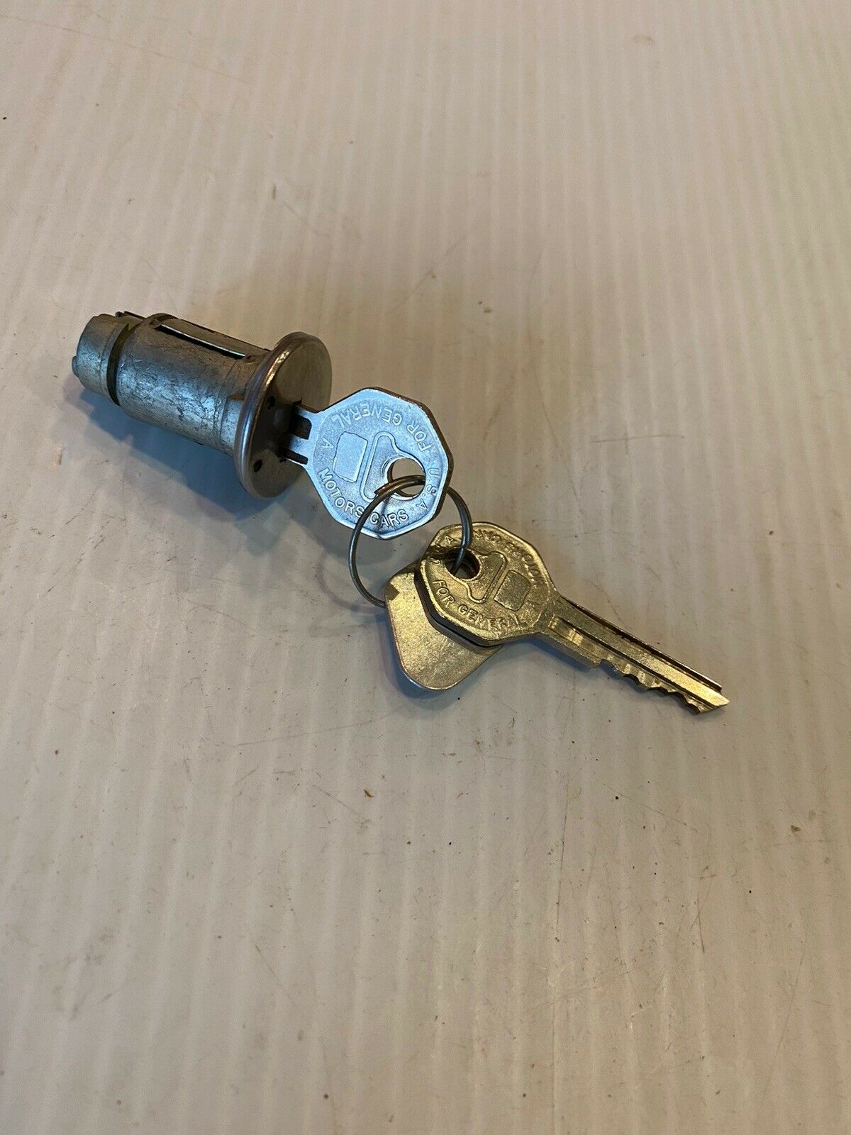 Ignition parts: IGNITION CYLINDER W/KEY CHEVROLET GMC TRUCK 1953 TO 1966 ALL MODELS PANELS