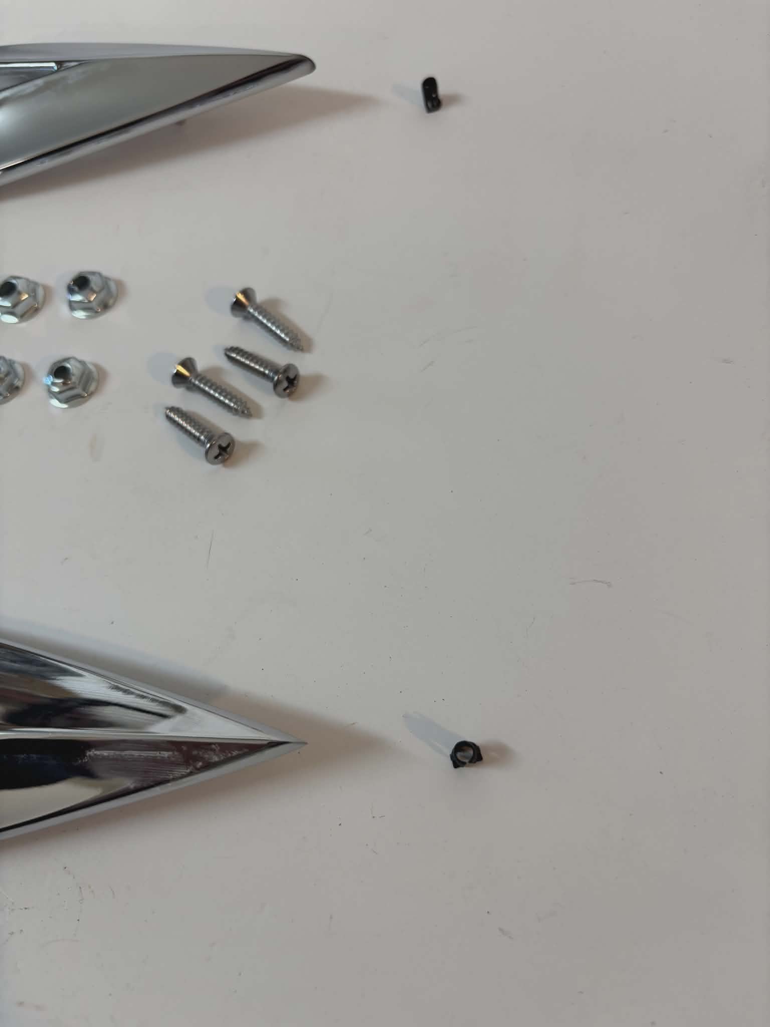 1958 1959 Chevy GMC Fleetside Pickup Truck Bedside Diecast Point Chevron Molding