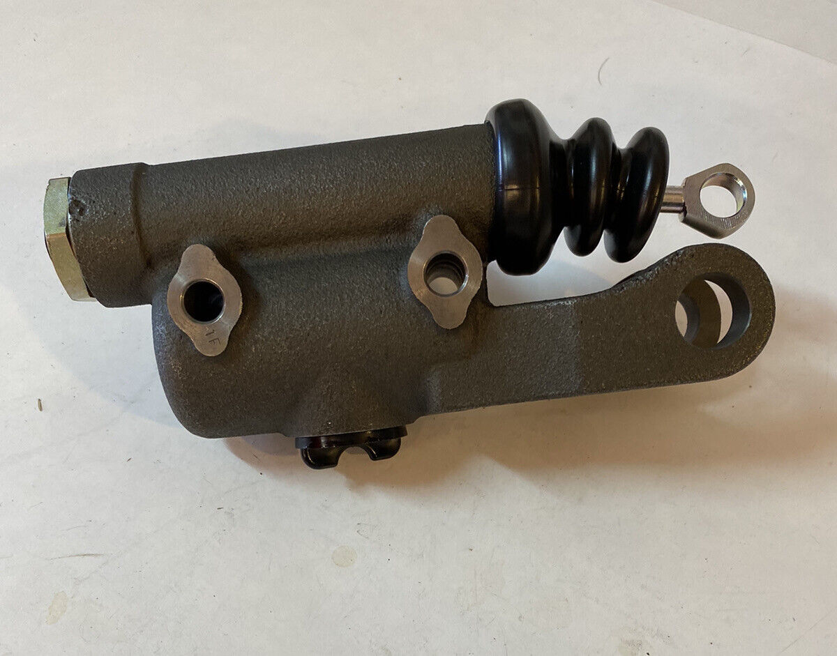 1955 - 1959 CHEVROLET GMC TRUCK MASTER CYLINDER 21680 1/2- 1 TON