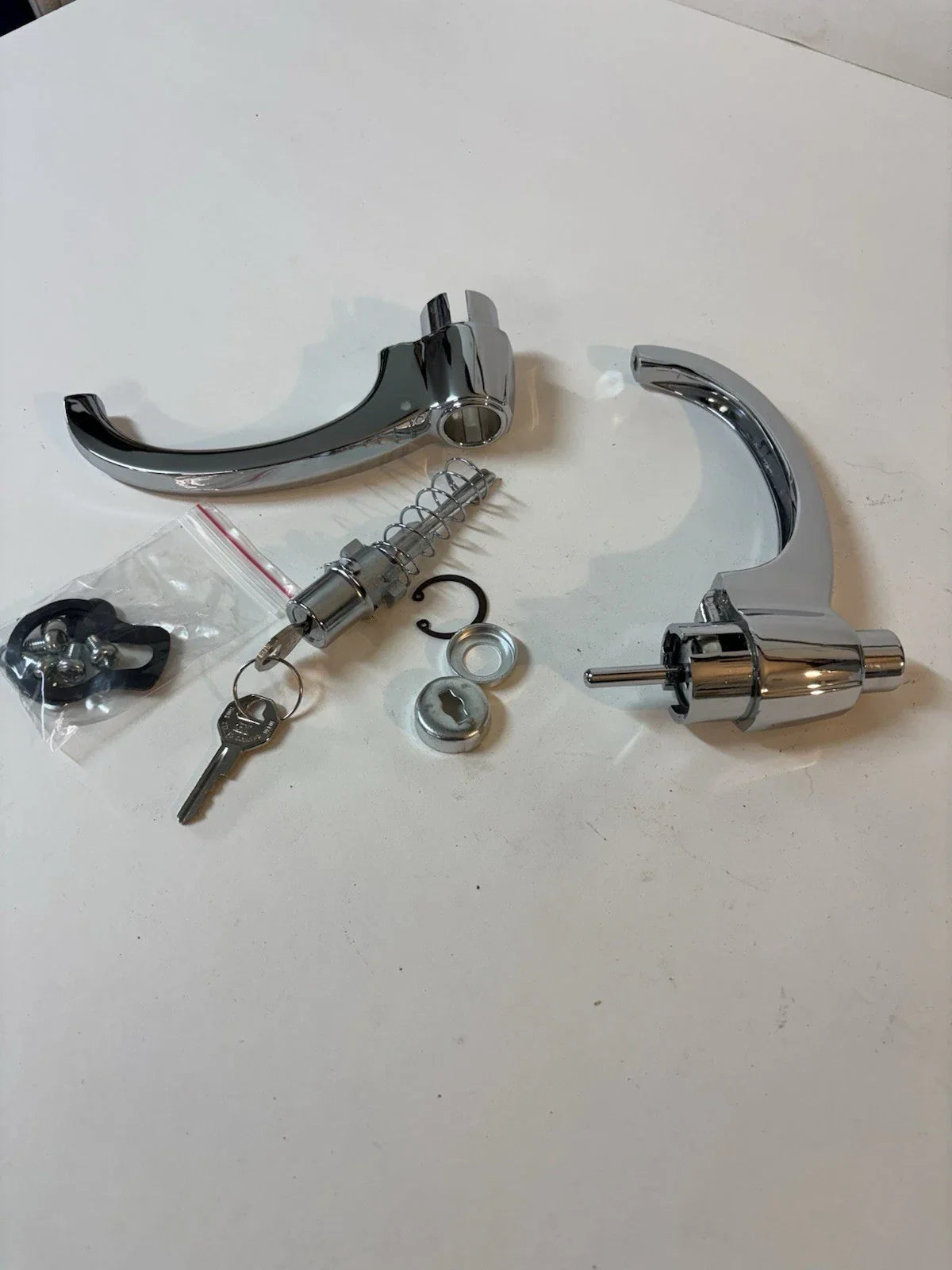 OUTSIDE DOOR HANDLE CHEVY GMC TRUCK 1960 - 1966 With Key