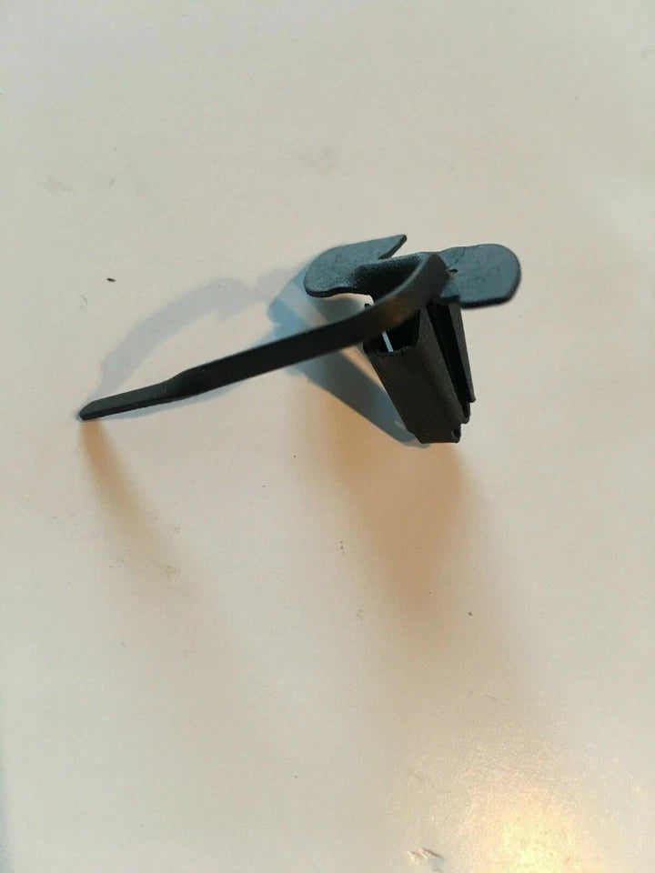 1967 - 1972 Chevy/GMC Truck Upper Tailgate Molding Clip Kit Left-Right