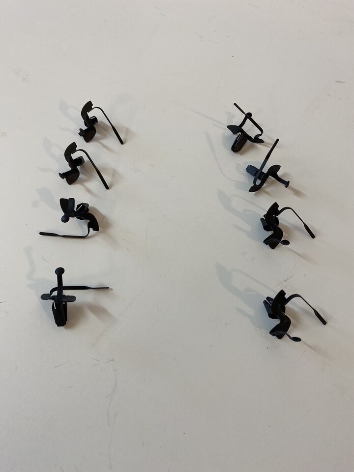 Tail Light Bezel Mounting Clip Set 1967 1968 Chevy GMC Fleetside Pickup Trucks